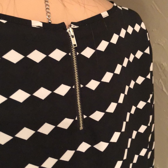 The Limited Diamond pattern blouse. Size M - Picture 5 of 6